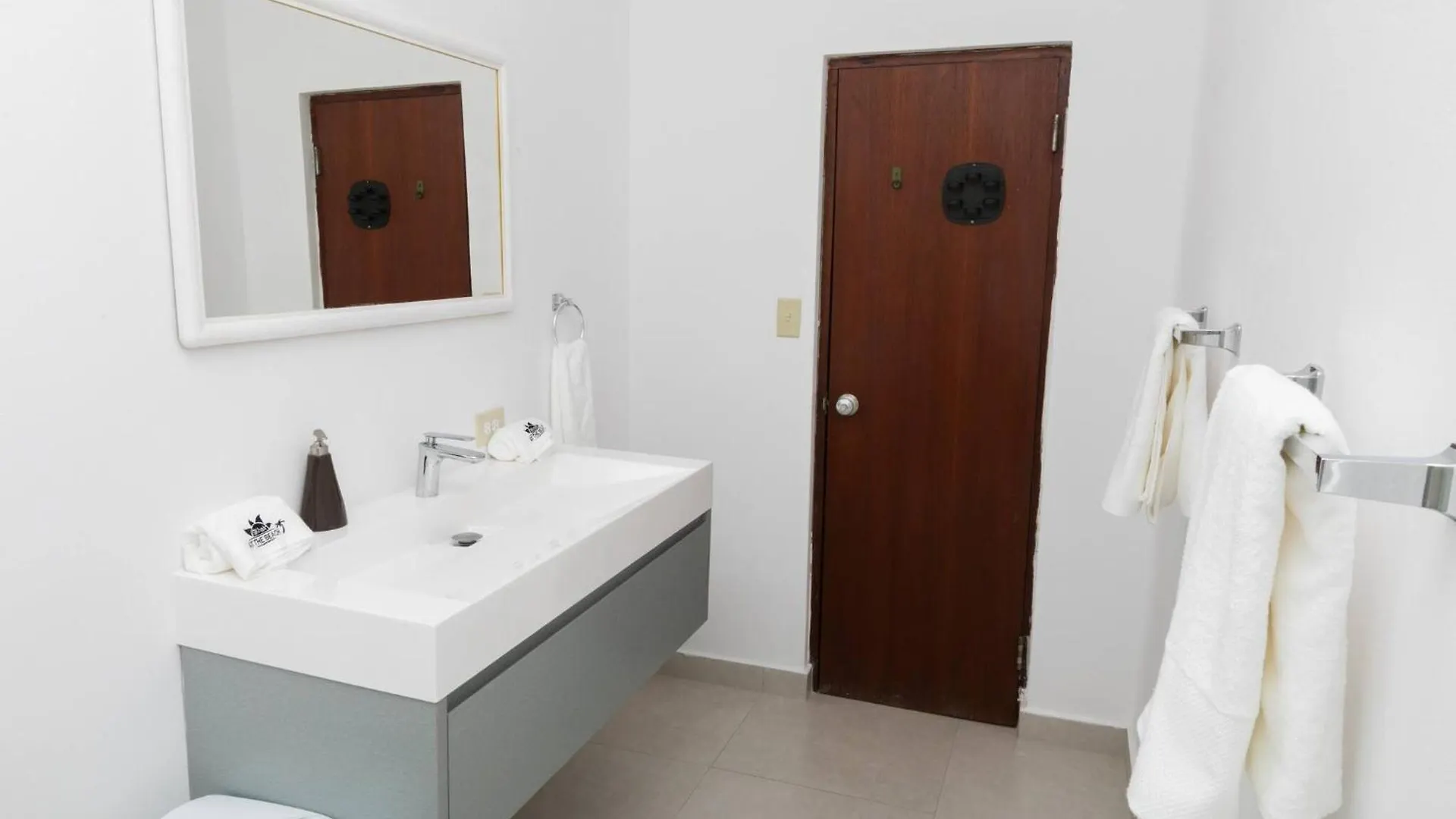 Steps To Ocean Park Beach | Terrace | Parking San Juan Apartment