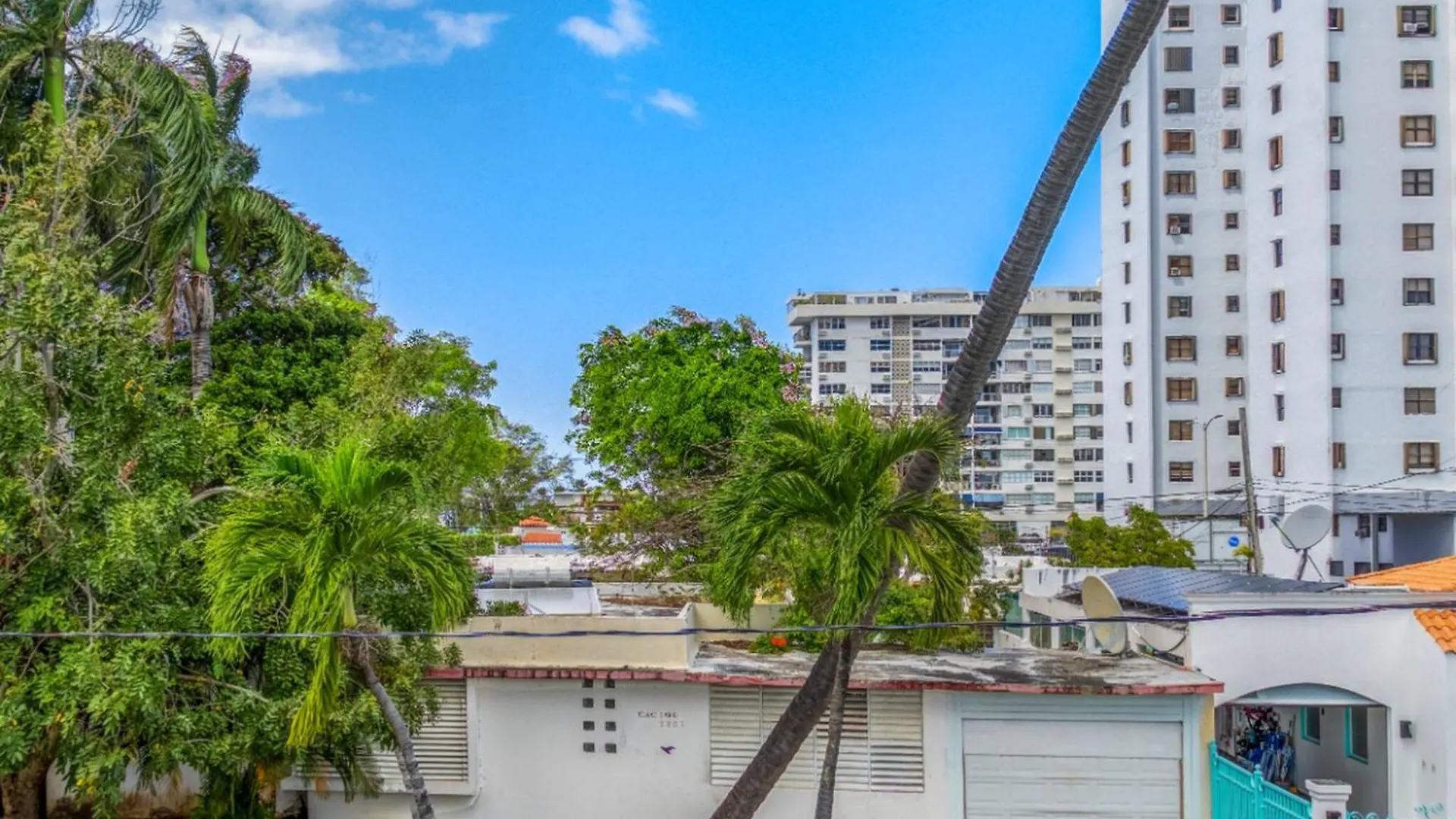 Steps To Ocean Park Beach | Terrace | Parking San Juan